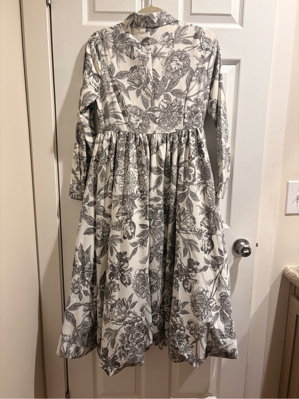 Dainty Jewells Black & White Floral Long-Sleeve Midi Dress - Picture 2 of 4